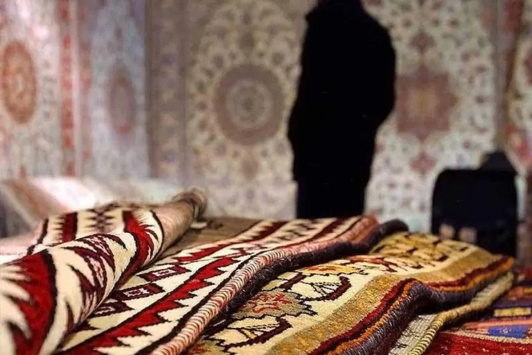 فرش دستباف شناسنامه و نشان ایرانی است