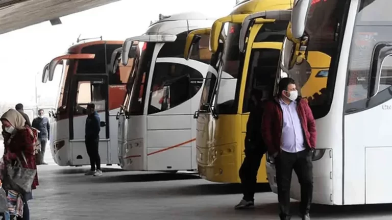 خاک خوردن اتوبوس‌های صفر در گمرک