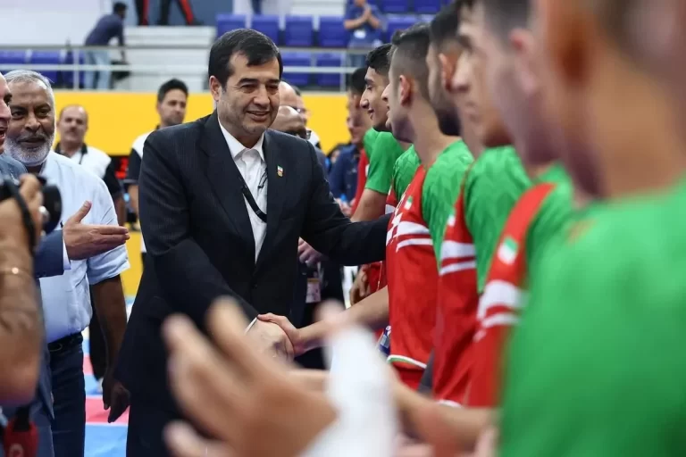 واکنش وزیر ورزش به انتخاب ورزشگاه میزبان دربی واکنش نشان داد