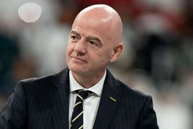 رئیس فیفا به حضور بانوان در ورزشگاه مشهد واکنش نشان داد