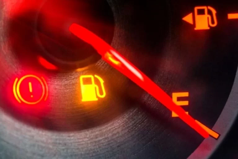 بلایی که تثبیت قیمت بنزین بر سر اقتصاد ایران آورد