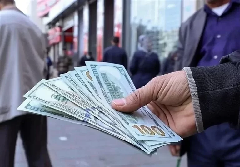 دلار ۱۳۰ هزار تومانی در زمستان قابل انتظار است