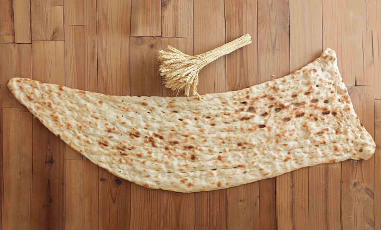 کدام نان ایرانی سالم‌تر است؟ تفاوت‌های نان سنگک، بربری و نان لواش