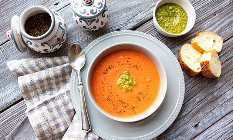 طرز تهیه سوپ گوجه فرنگی به سبک فرانسوی؛ مناسب پاییز با فوت‌وفن ها