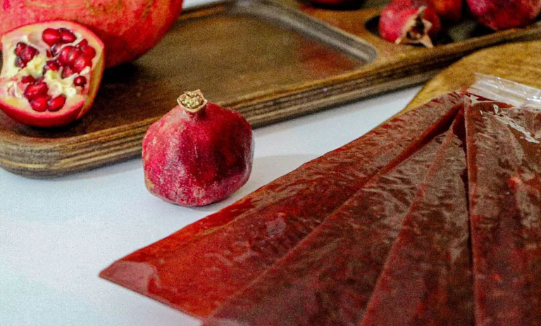 طرز تهیه لواشک انار ملس خانگی؛ بافت نرم و طعم بازاری