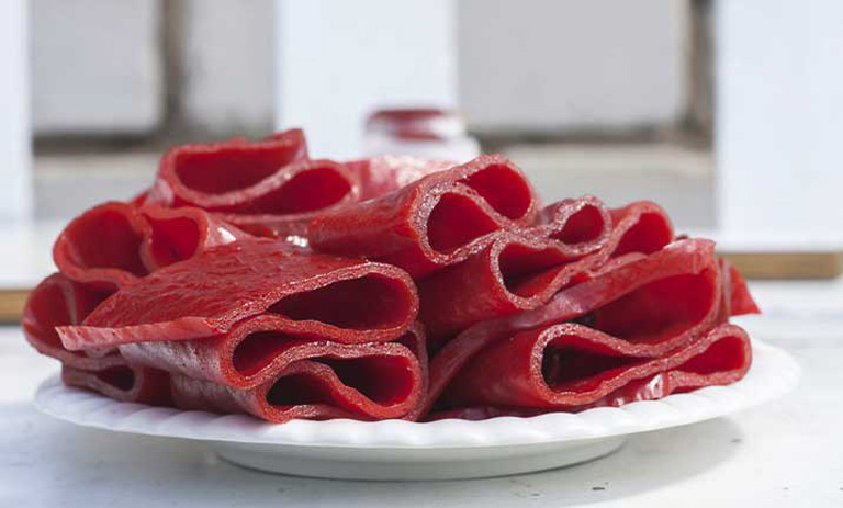 طرز تهیه لواشک انار و زرشک؛ ترش، خوش‌رنگ و خانگی