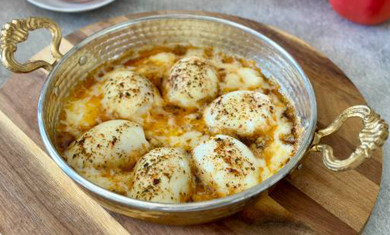 صبحانه معروف ترکیه با تخم مرغ و نعناع؛ به روش سنتی