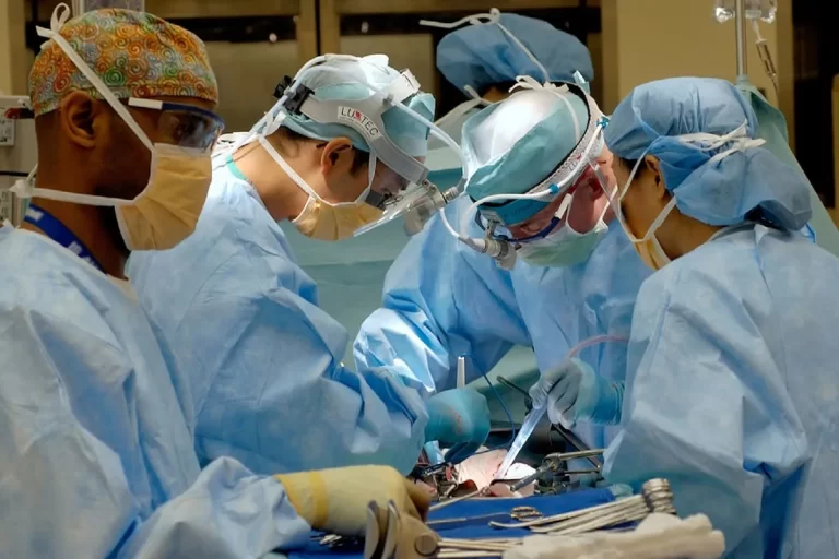 گزارش نظام پزشکی از جراحی توسط تکنیسین‌ها؛ دستور نصب دوربین در اتاق‌های عمل صادر شد