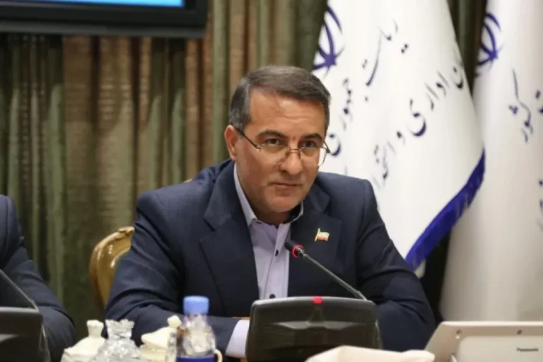 توضیحات رئیس سازمان اداری و استخدامی در رابطه با فوق العاده خاص و کسر مالیات از رفاهیات