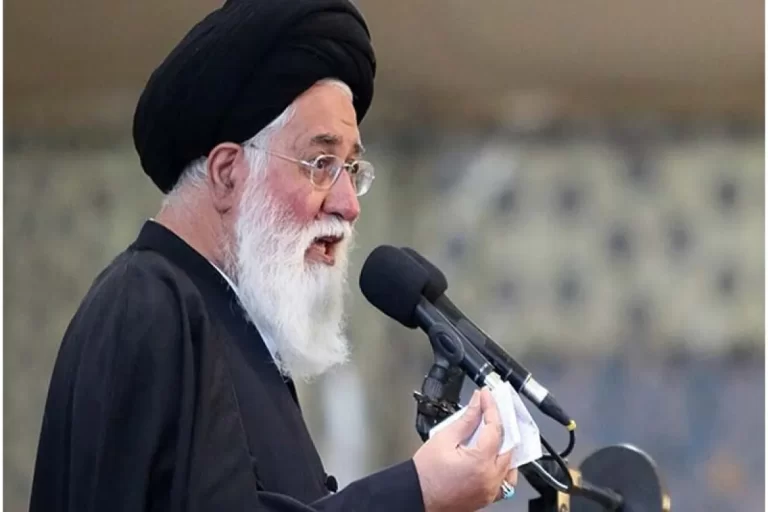 رهبری قدرتمندترین رهبر روی کره زمین است/ در ۸۸ اگر مسئله، انتخابات بود نباید به رهبری توهین می‌کردند