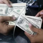 بررسی وضعیت بازار ارز با حضور وزیراقتصاد و رئیس بانک مرکزی