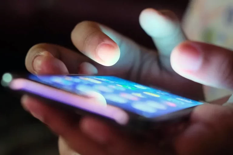 سازمان تنظیم مقررات رادیویی درباره افزایش تعرفه اینترنت تلفن همراه اطلاعیه داد