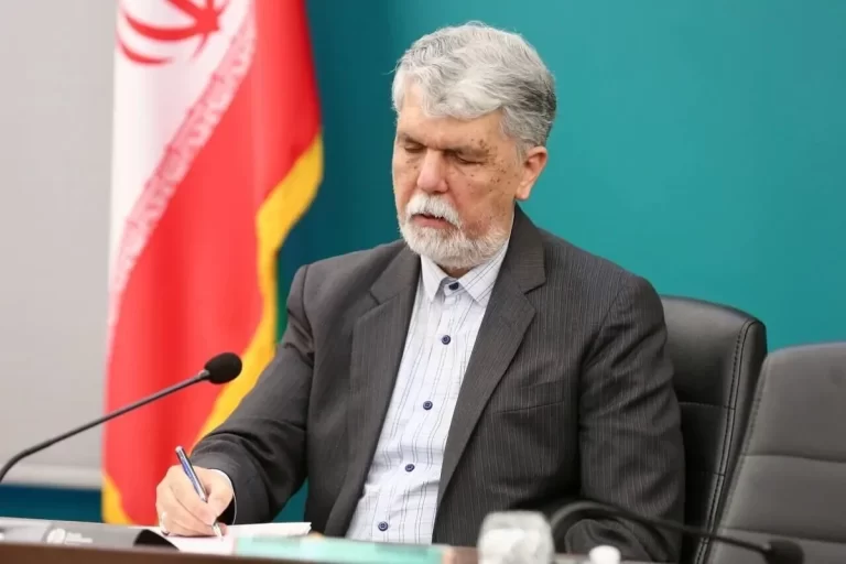 شعر هنر ملی ایرانیان است