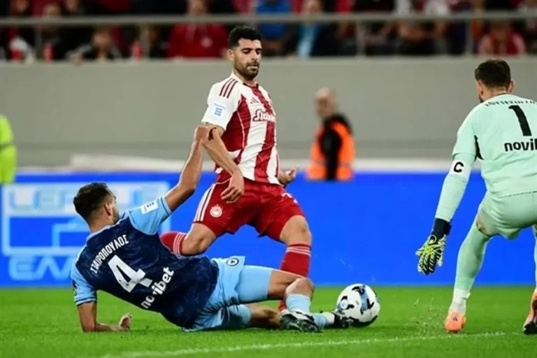 طارمی بازیکن رقیب را اخراج کرد ولی خبر از گل نبود