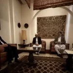 ماجرای عکس جنجالی فرزین با صرافان هرات چه بود؟