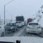 بارش برف و مهگرفتگی در محورهای هراز و کندوان