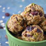 طرز تهیه توپک پسته کرنبری؛ دسر شب یلدا بدون فر