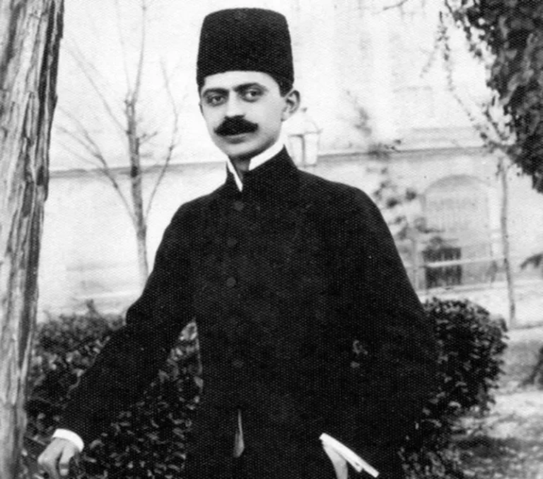 حسین علا؛ از مخالفت با رضاشاه تا همکاری با او و پسرش