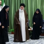 عکس؛ علم الهدی در حلقه بانوان خبرنگاران