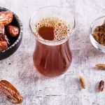 طرز تهیه دمنوش هسته خرما + بهترین زمان مصرف