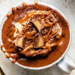 طرز تهیه هات چاکلت بادام زمینی؛ نوشیدنی گرم و مخملی پاییزی