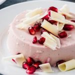 طرز تهیه کرم انار مخملی؛ دسر شب یلدا با بافت رستورانی