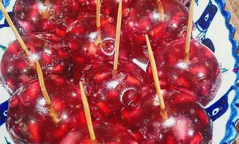 طرز تهیه ژله توپی انار با بادکنک؛ دسر مجلسی ویژه شب یلدا