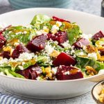 طرز تهیه سالاد اسفناج و لبو پاییزی؛ مجلسی برای شب یلدا