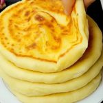 طرز تهیه نان پنیر شکمپر تابهای؛ صبحانه سریع و مجلسی بدون فر