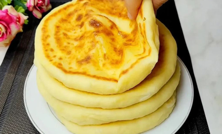 طرز تهیه نان پنیر شکم‌پر تابه‌ای؛ صبحانه سریع و مجلسی بدون فر