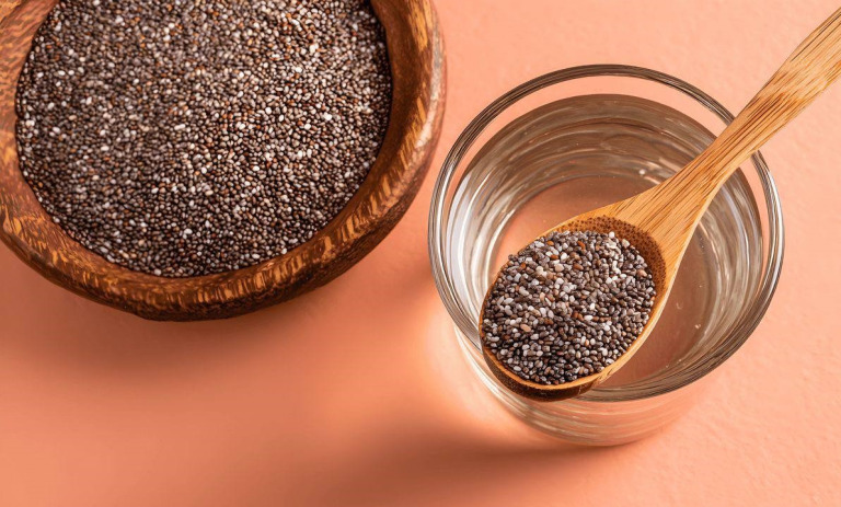 2 روش صحیح شستن و خیساندن دانه چیا قبل از مصرف؛ بدون تلخی