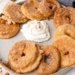 طرز تهیه اپل رینگ؛ جایگزین سالم‌تر و خوشمزه‌تر دونات برای فصل سرد