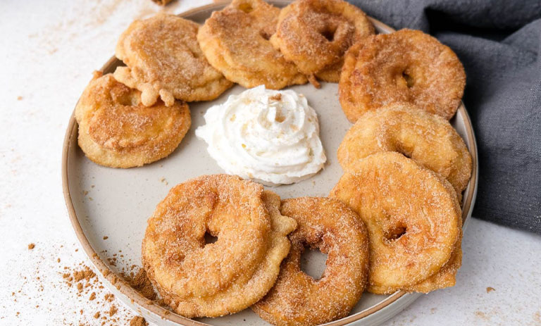 طرز تهیه اپل رینگ؛ جایگزین سالم‌تر و خوشمزه‌تر دونات برای فصل سرد