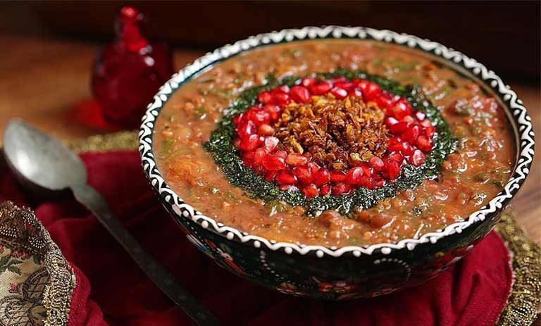 طرز تهیه آش انار مخصوص شب یلدا+ نکات و فوت‌وفن ها