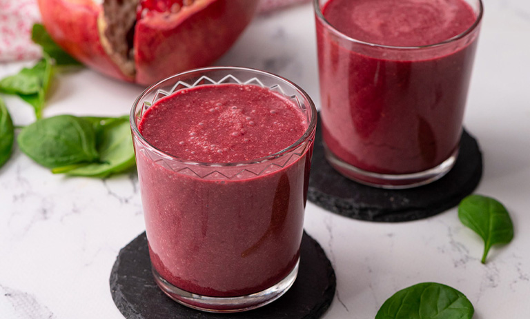 اسموتی انار و لبو؛ نوشیدنی قرمز و خوشمزه شب یلدا