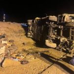 اولین تصاویر از واژگونی اتوبوس در جاده نطنز / تعداد قربانیان هنوز مشخص نیست+ فیلم