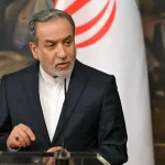 تصویر متفاوت عراقچی و همسر جوانش در یک مراسم خاص+ عکس