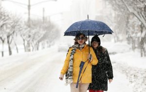 تغییر وضعیت از هوای آلوده به هوای برفی و یخبندان در آذر ۱۴۰۴ / بارش برف ۶۰ سانتی‌متری در این استان‌ها قطعی شد