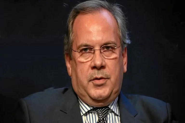 انتقاد روزنامه اطلاعات از سریع‌القلم؛ دیدگاه‌های او نتیجه اقتصاد غیررقابتی است