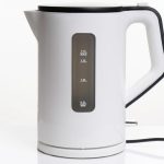 هشدار جدی درباره کتری‌های پلاستیکی برقی/ خطرات پنهان استفاده و تأثیر آن بر سلامت